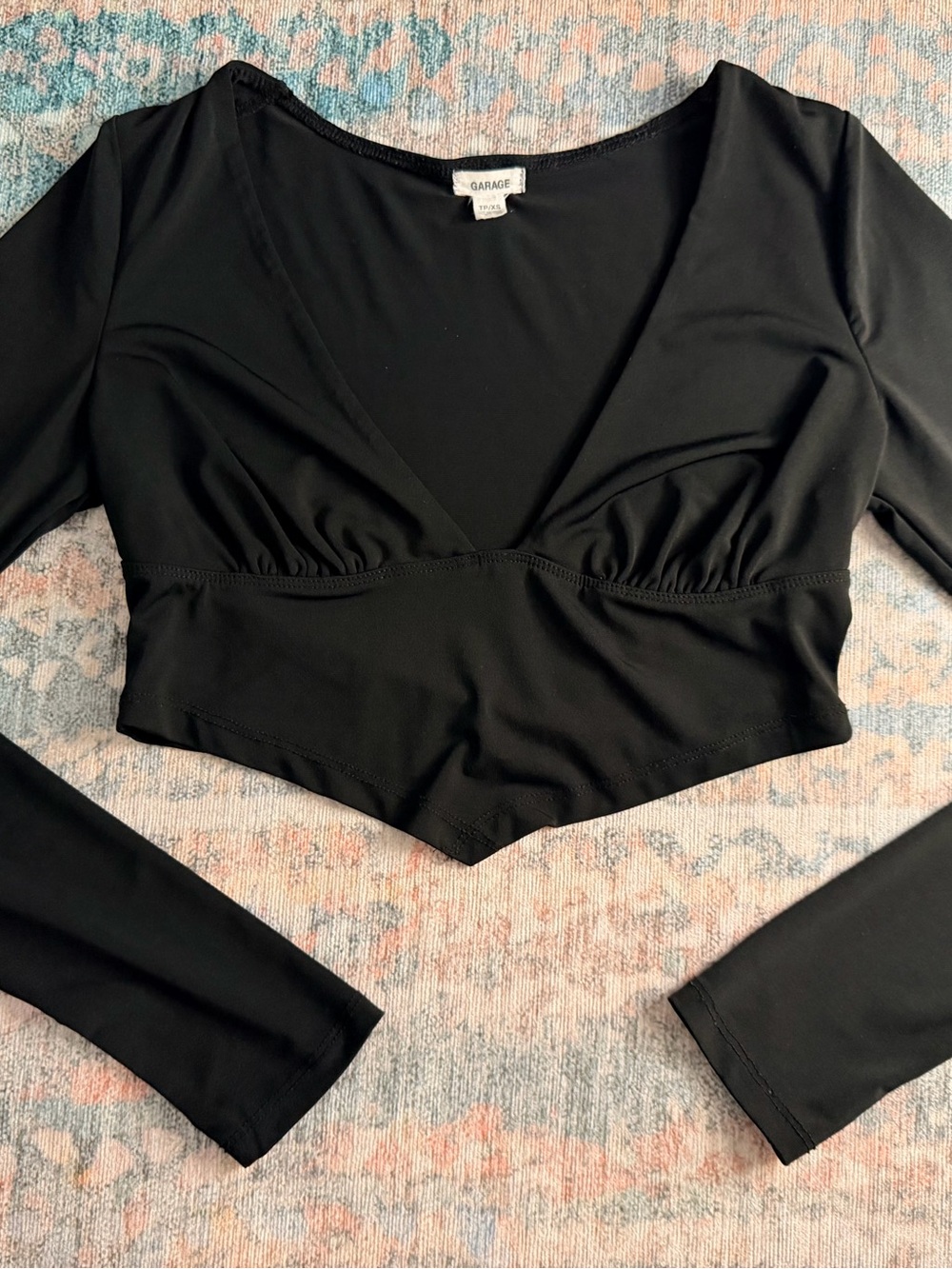 Garage Black Long-Sleeve Cropped V-Neck Top with Pointed Hem